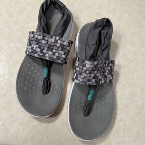 Vionic Women's Tia T Strap Thong Gray Woven Sandals Wedge Shoes Sz 8